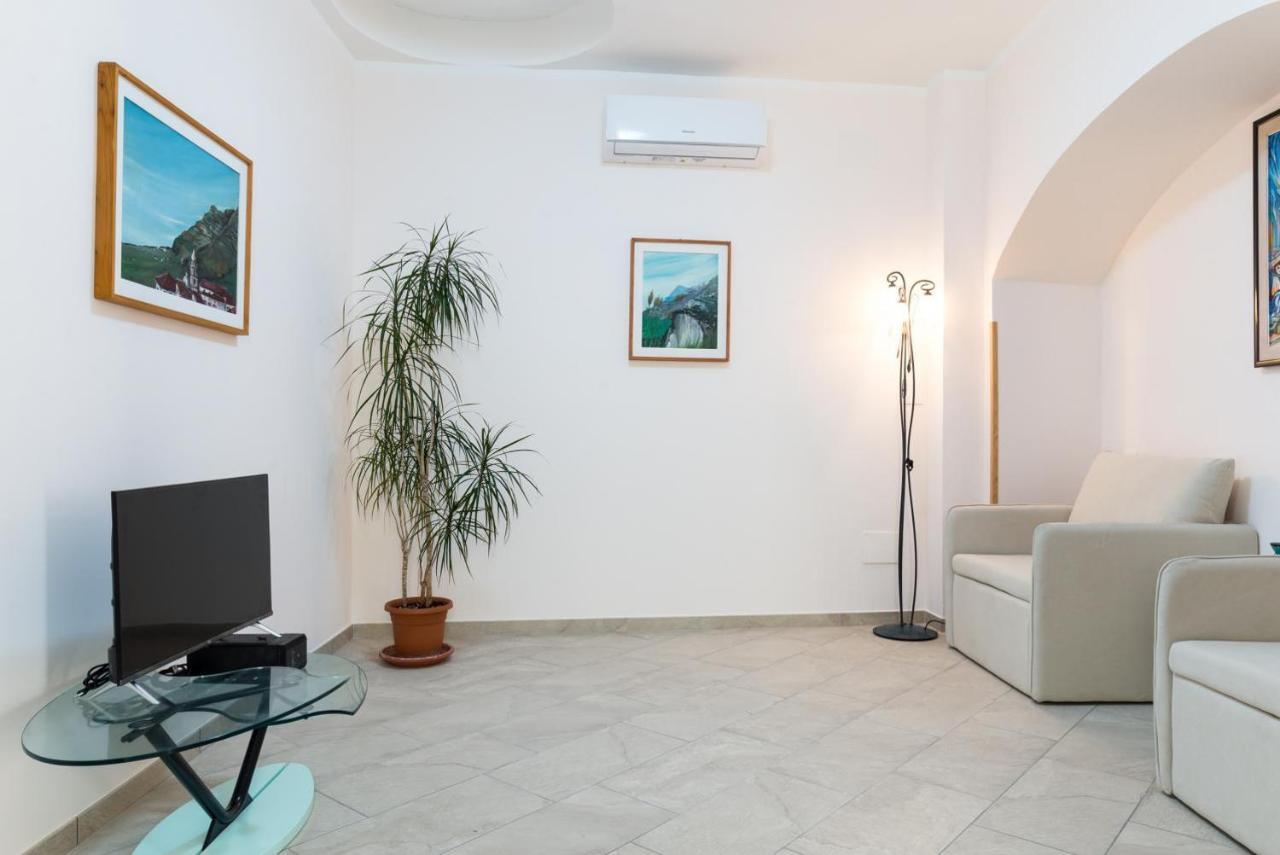 Casa Vacanza Rosy Di Guida Rosy Giungano エクステリア 写真